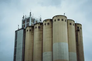 Grain silos of former Wesermühlen Hameln.